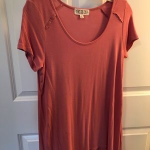 Short sleeved long length tee with lace